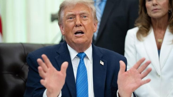 Iran, raid Usa su larga scala missili e esplosioni a Hormuz. Trump: “Devono pagare caro”