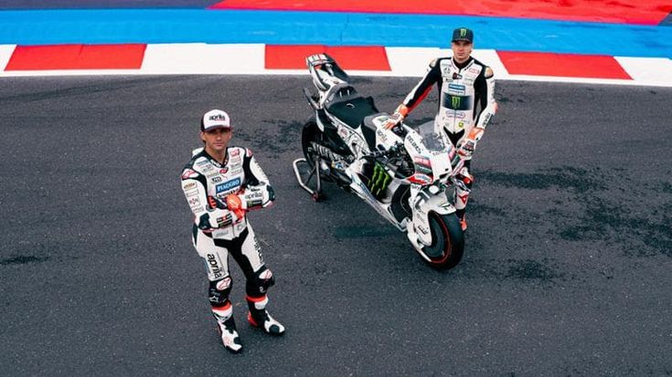 Aprilia in bianco a Misano per una doppia dedica speciale
