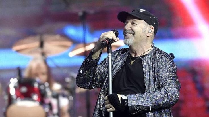 La scaletta dei concerti di Vasco Rossi a San Siro: Palco a V e 31 canzoni per il Blasco “sociale”