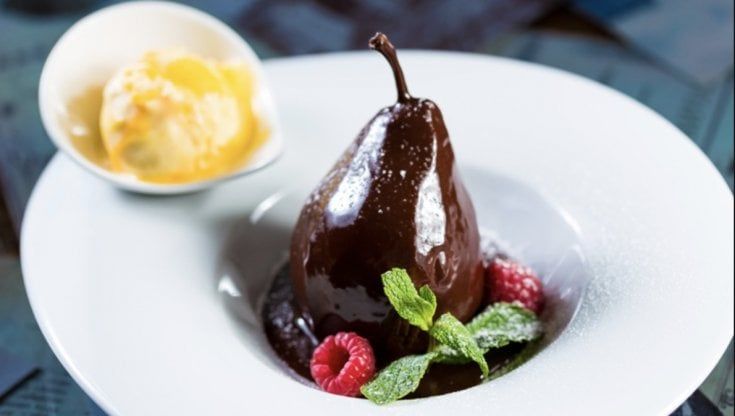 Le pere con mousse al cioccolato