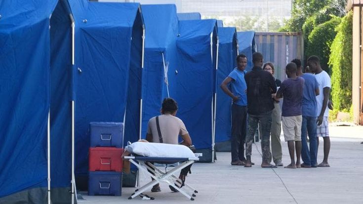 Migranti, quella distorsione ottica che ci impedisce di vedere la realtà: a parte gli sfollati ucraini non c’è stato nessun aumento di arrivi