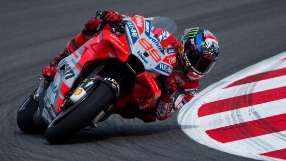 Motogp, Catalogna: Lorenzo domina le libere. Rossi e Marquez fuori dai primi 10