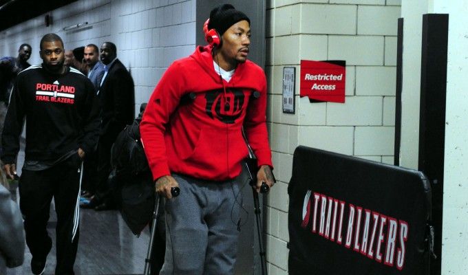 Basket, Nba: stagione finita per Rose. Bryant rinnova con i Lakers