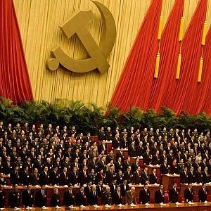 Cina, il Pc promette: "Pi&ugrave; mercato , meno Stato e si abolir&agrave; legge su figlio unico"