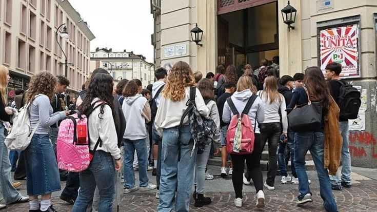 Liceo Gioberti occupato a Torino, la preside scrive alla questura: “Possibili illeciti penali”