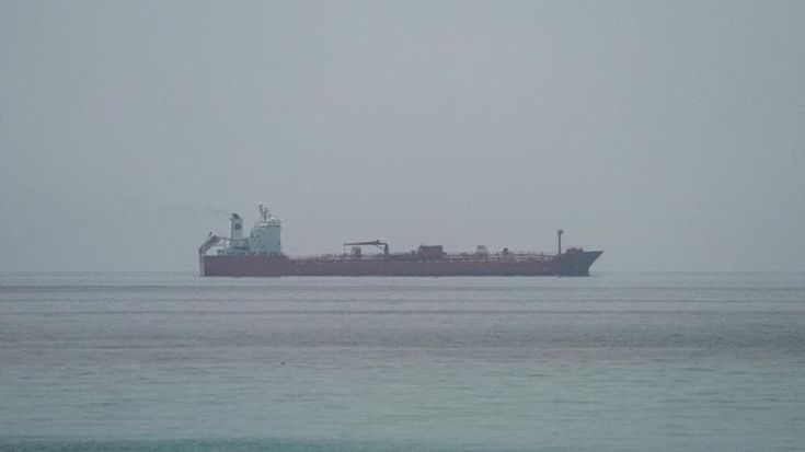 L’Oman: “Hormuz senza pedaggi”. Sale la tensione