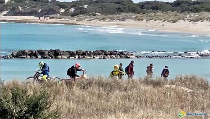 Brindisi, nella riserva di Torre Guaceto motocross tra le dune e fra i ragazzi disabili. Il consorzio: "Ora basta"