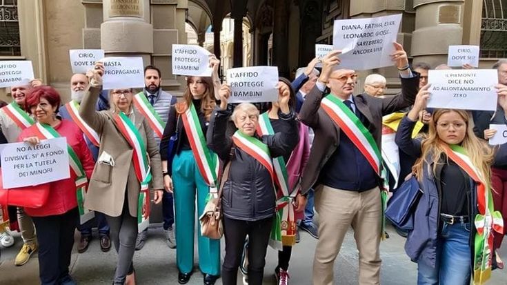 Assistenti sociali contro Marrone: “Noi sempre rigorosi sugli affidi”