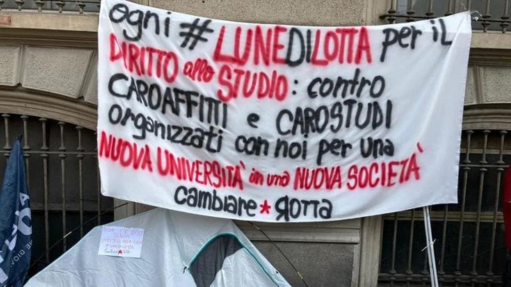 Ci sono le Universiadi, 800 studenti sfrattati dai collegi pubblici: “Devono dormirci gli atleti”
