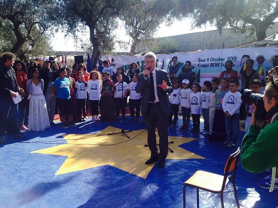 La scuola riparte dal campo rom<br />Vendola: "Combattere per la fratellanza"<br />&nbsp;