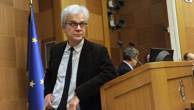 Azzariti: “La Costituzione dice che le norme sulla salute spettano allo Stato. Le Regioni non possono aprire i ristoranti come vogliono”