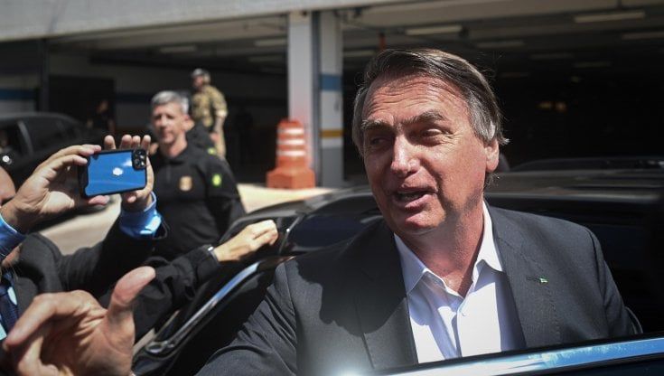 Bolsonaro interrogato a Brasilia per il tentato golpe. Incriminati 100 golpisti