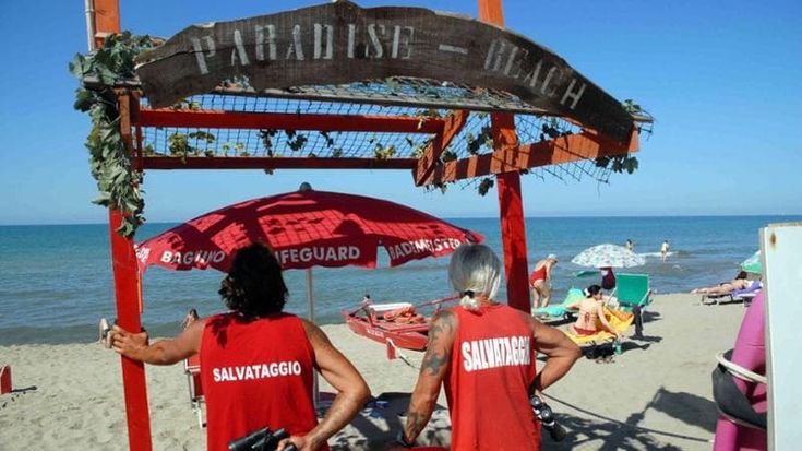 A Castelporziano mancano i bandi: i bagnini restano a casa