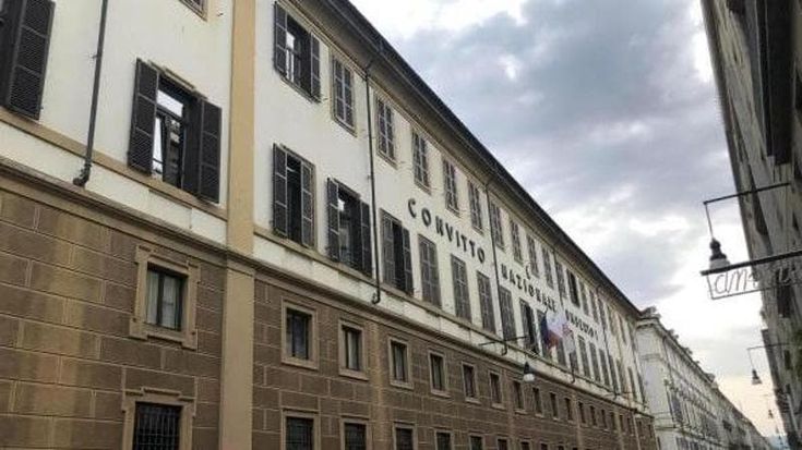 Sei una delusione umana: umiliato dalla prof tenta il suicidio al liceo. Causa da 1 milione al Miur