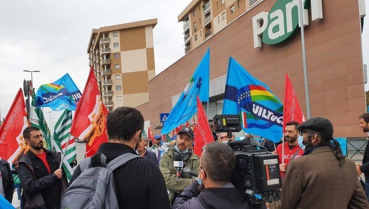 Oggi sciopero nei Pam di Torino: "No alle pulizie fatte dalle cassiere"
