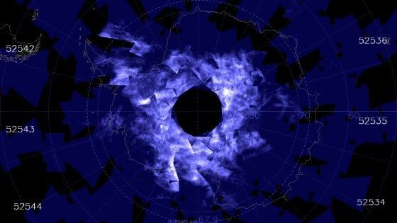 Le notti dell'Antartide si tingono di blu