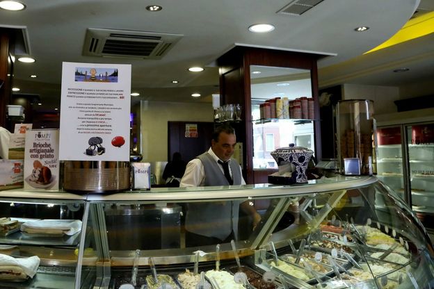 Il bar "Pompi" via da San Giovanni: al suo posto un ristorante cinese