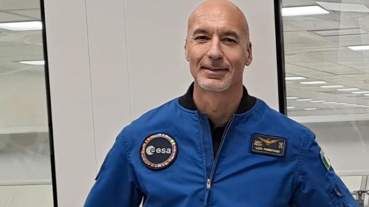 Luca Parmitano in visita alla Leonardo di Campi Bisenzio: "Una realtà che dà orgoglio"