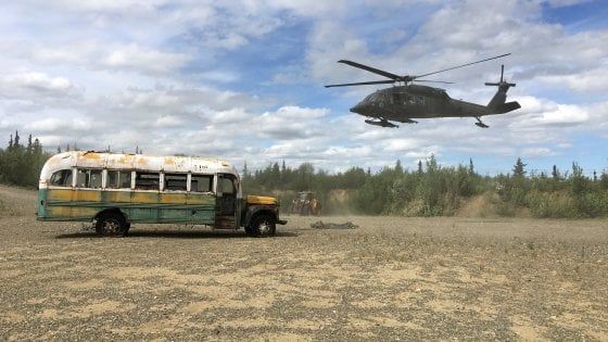 L'autobus abbandonato del film "Into the Wild" rimosso dalle autorità dell'Alaska: "Motivi di sicurezza"