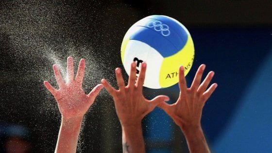 Varese: allenatore di volley accusato di molestie su dieci ragazzine