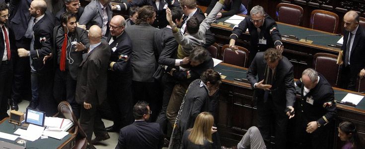 M5S contro Boldrini: "Farsa, ricorso a Consulta". Insulti e occupazioni alla Camera
