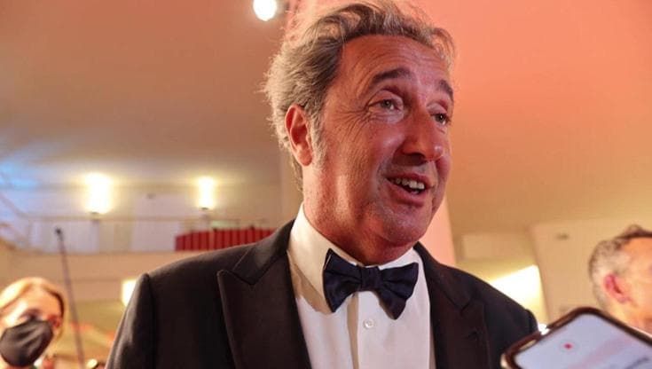 Venezia 78. Sorrentino e il Leone d'argento: "È uno straordinario inizio per questo film"