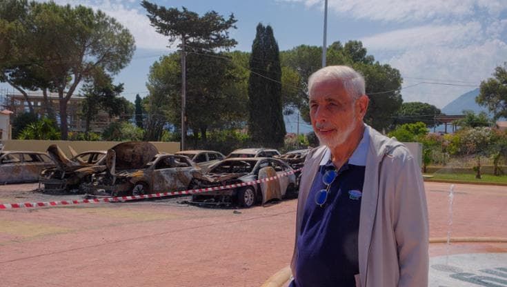 Attentato a Sicily by car, bruciate auto nella sede di Villagrazia di Carini. Dragotto: “Non pago”