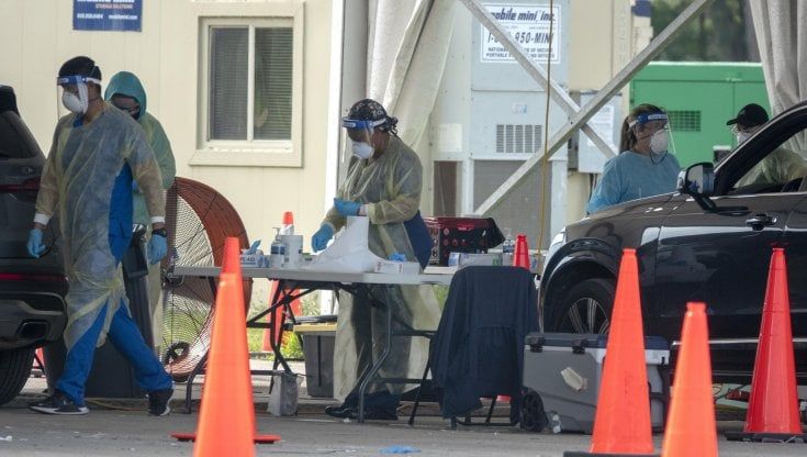 La variante Delta dilaga negli Usa: 100mila casi al giorno. Governatori sotto accusa