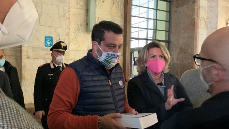 Salvini in aula al processo contro l'antagonista che lo minacciò sui social: "Ricevo insulti, ma su questo non transigo"