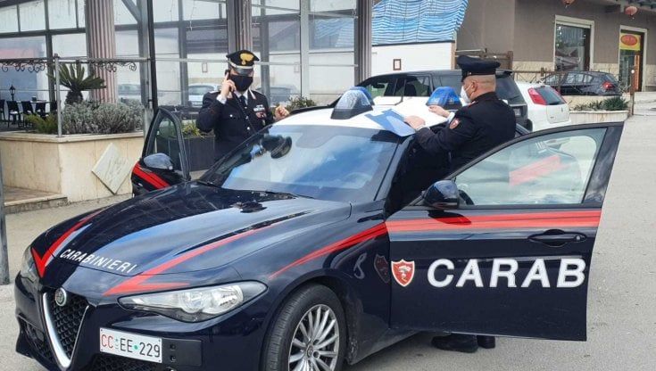 Uomo preso a pugni da un ragazzo che difende il padre, è grave