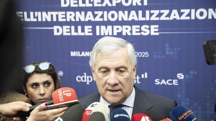 Forza Italia, Tajani reagisce a Occhiuto: “Le sfide mi esaltano, al congresso conteremo i voti’’