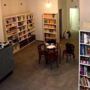 Bari, rubano due testi in libreria. Il titolare: "Sappiamo chi siete, ma aspettiamo che li riportiate"