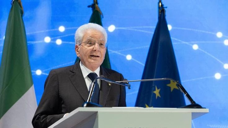 L’allarme di Mattarella sull’IA: “Big tech private sopra gli Stati”
