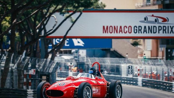 Le auto d’epoca si sfidano a Montecarlo