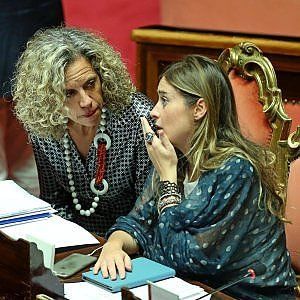Unioni civili, il Pd accelera: "Voto a dicembre". Centristi ancora sulle barricate