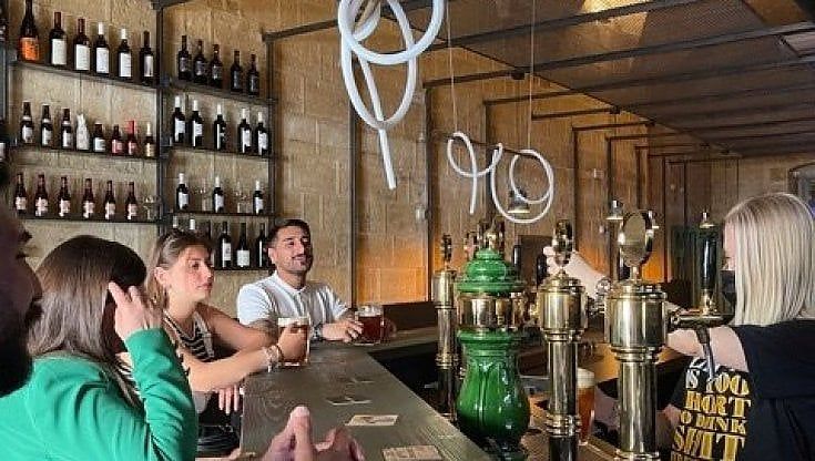 A Bari apre il Mosaic urban beer art: la birreria con vini top, panini e insalate gourmet