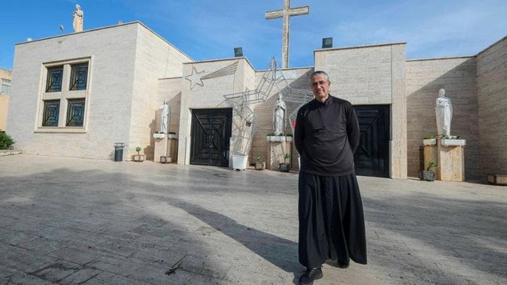 Zen, dopo gli spari un pupazzo impiccato: la chiesa nel mirino
