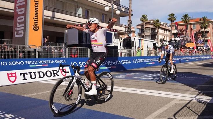 La magia del Giro fa impazzire Chiavari. E si riparte da Imperia
