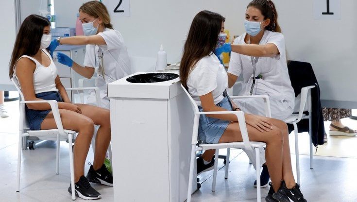 Vaccino Covid, un manuale per superare la paura dell'ago