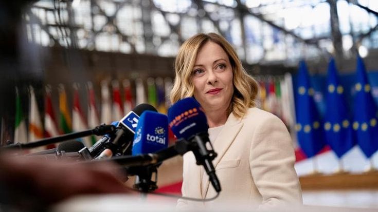 Una conferenza in cinque mesi, la fuga di Meloni dalla stampa