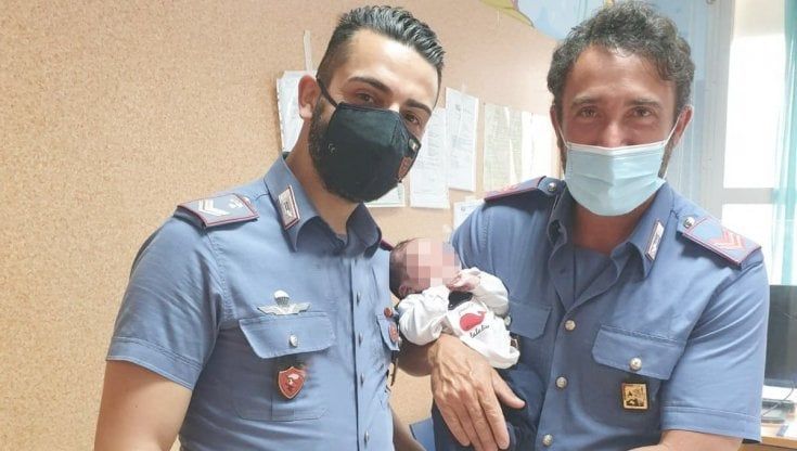 Germano è sano e ha appetito: via all'iter per l'adozione del neonato abbandonato in una cesta a Catania