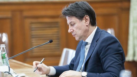 Dl imprese: governo ha posto la fiducia alla Camera. Protestano le opposizioni
