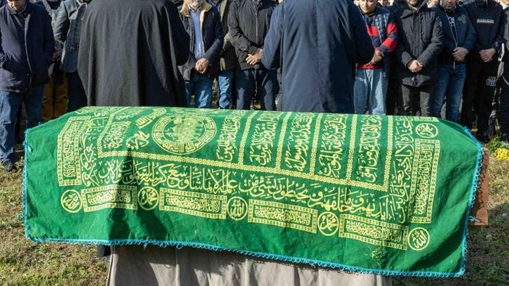 “Noi musulmani moriamo senza dignità, non possiamo essere sepolti”: l’appello a Regione Lombardia