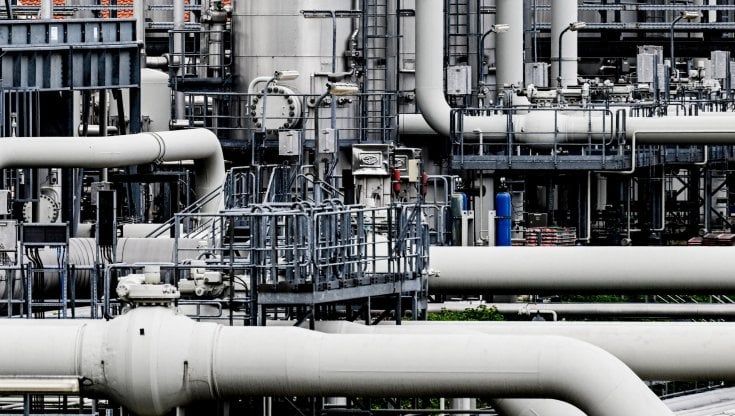 Siccità, corsa agli stoccaggi, concorrenza dall'Asia: il conto salato per staccarsi dal gas di Mosca. In Europa prezzi record