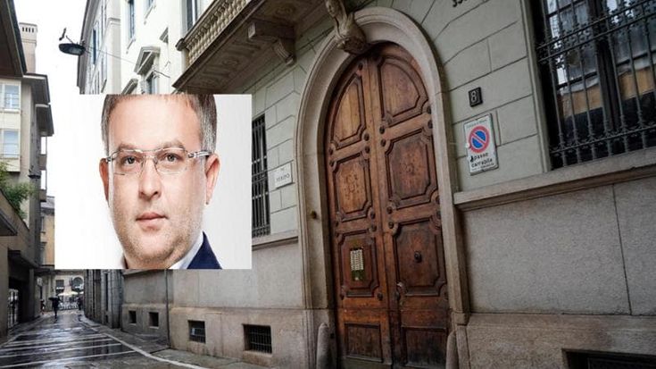 Milano, mistero in via Nerino: banchiere ucraino precipita dal 4° piano. Sul corpo segni di violenza