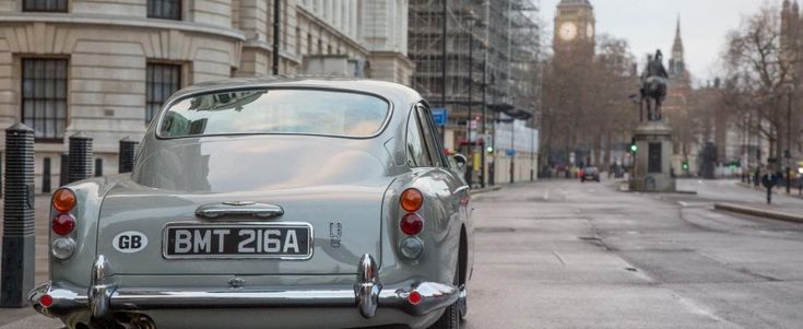 Torna l'Aston Martin DB5 di Goldfinger, con tutti trucchi del film