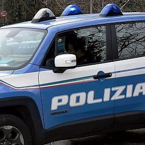 Latina, rapina la farmacia dopo aver fatto la fila con la mascherina: arrestato 
