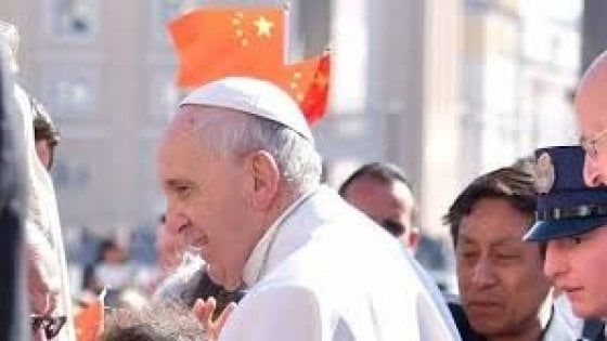 Il Papa su pedofilia: "Dolore e amarezza, la Chiesa non ha agito adeguatamente"