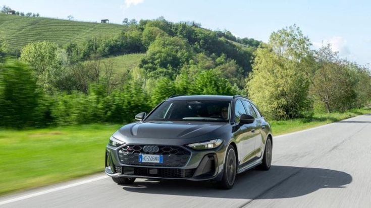 Audi S5, come va la terza generazione ibrida da 367 Cv della berlina sportiva di lusso di Ingolstadt