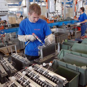 Segnali contrastanti dall'industria italiana: giù il fatturato, meglio gli ordini 